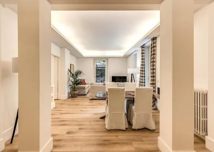 Vico 2bdr Piazza Del Popolo With Private Garden * Rzym