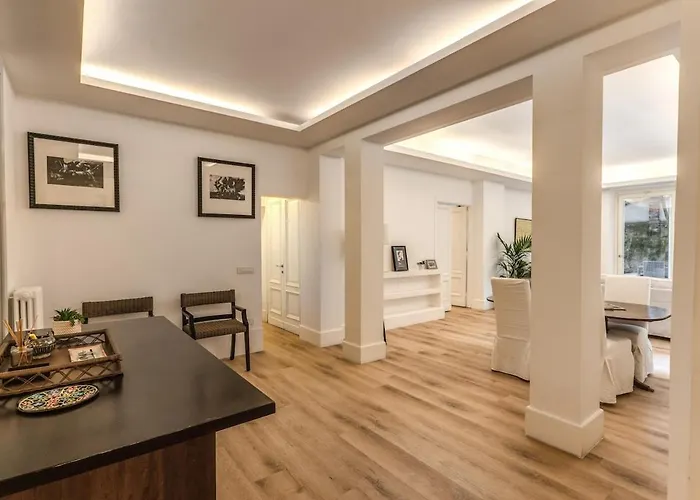 Vico 2bdr Piazza Del Popolo With Private Garden *
